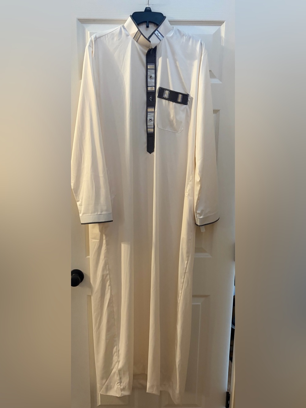 Unique Silk Saudi Thobe Traditional Tatreez with a Modern Feel w/pockets SZ 58